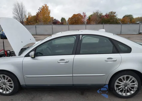 2005 Volvo S40 T5 z USA, uszkodzony, nr VIN YV1MS682952095393